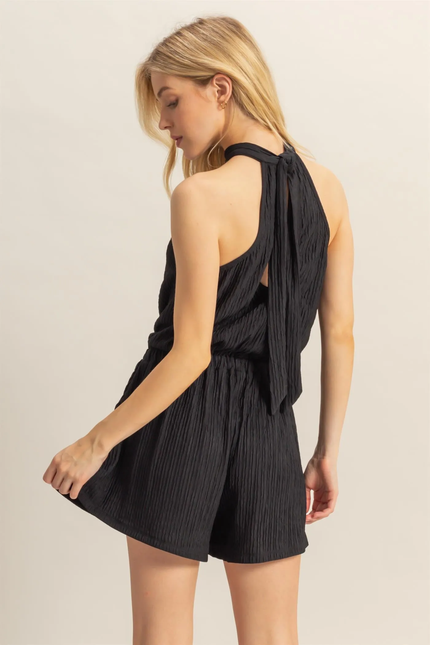 HF25C568-Textured Knit Sleeveless Halter Romper