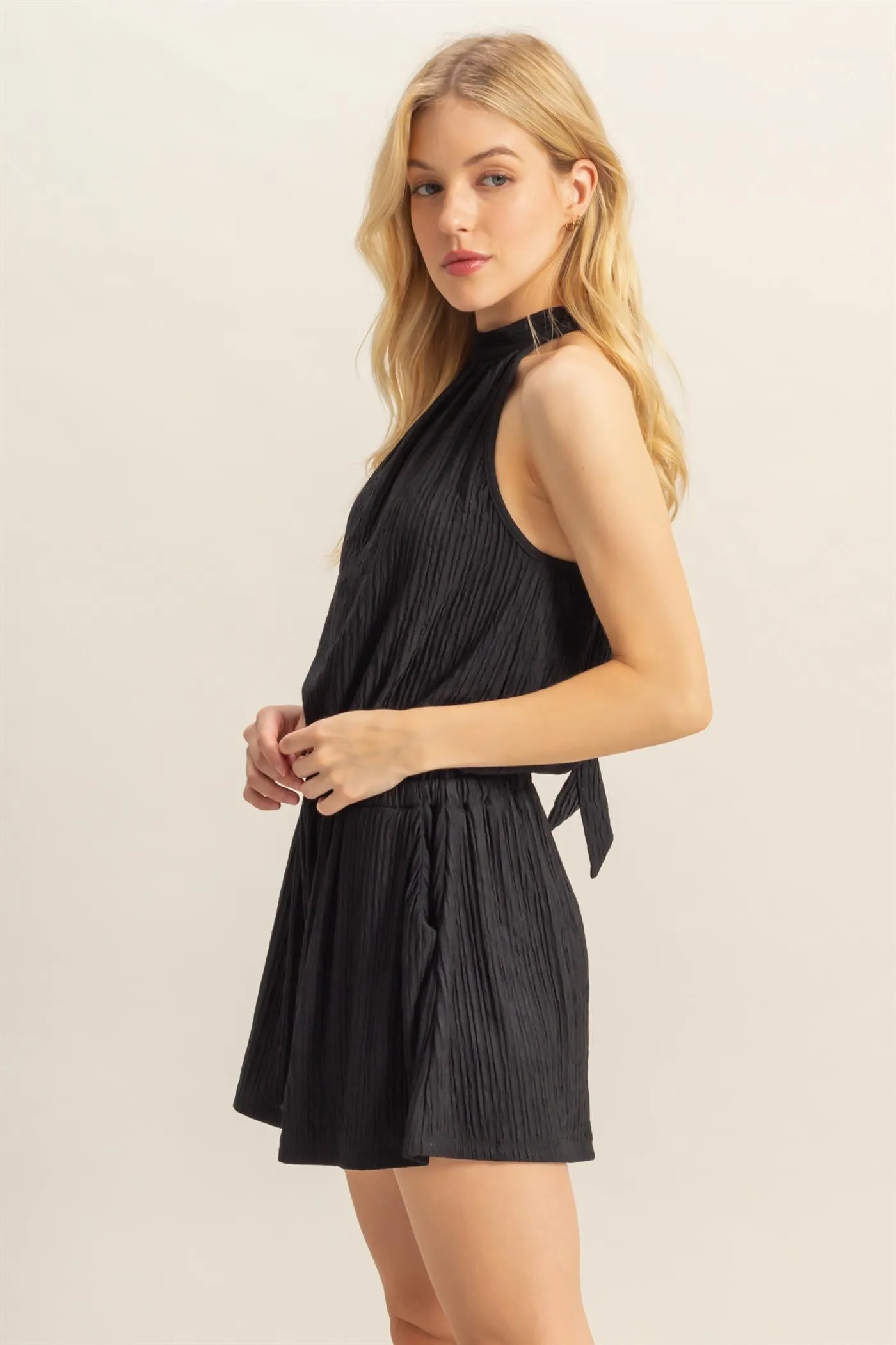 HF25C568-Textured Knit Sleeveless Halter Romper