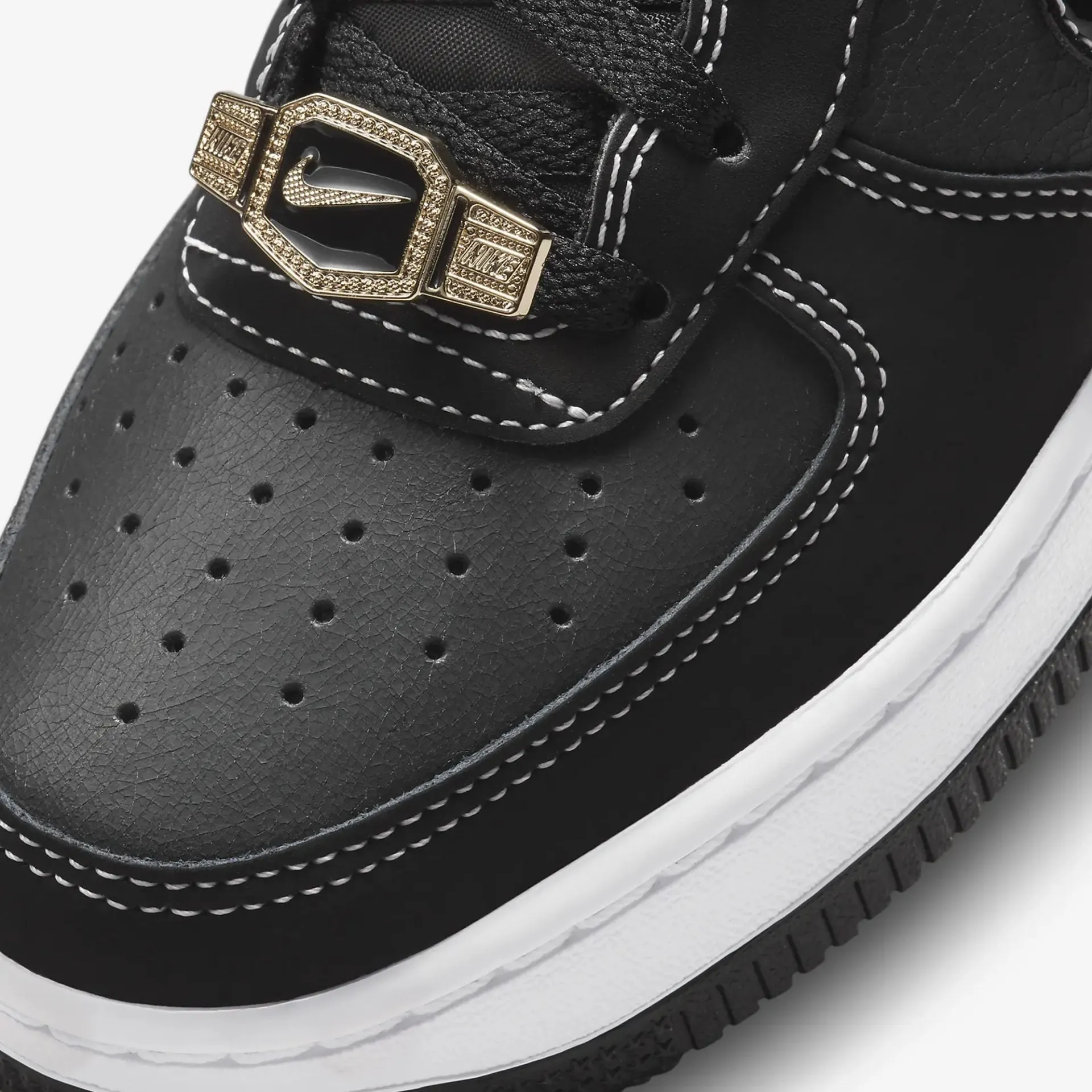 Nike | AIR FORCE 1 LV8  { BLACK