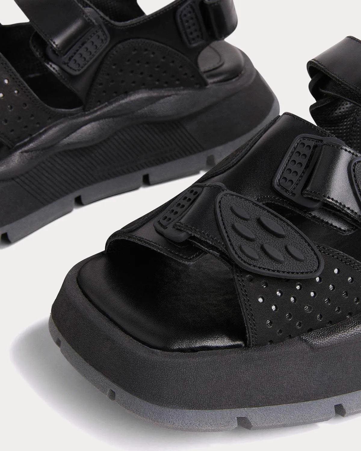 Quest Black Sandals