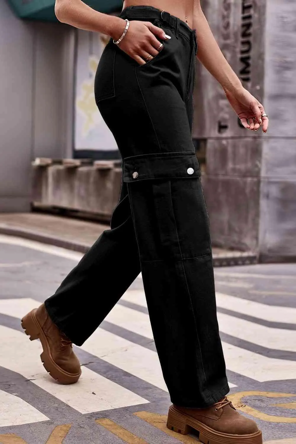 Relaxed Fit High Waist Cargo Jeans