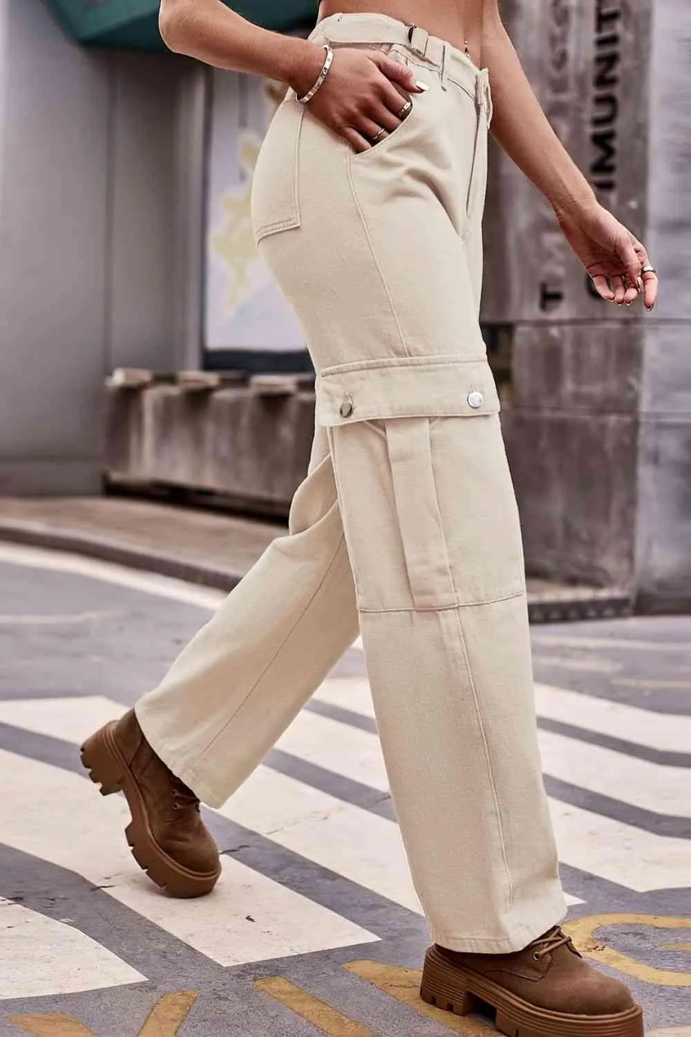 Relaxed Fit High Waist Cargo Jeans