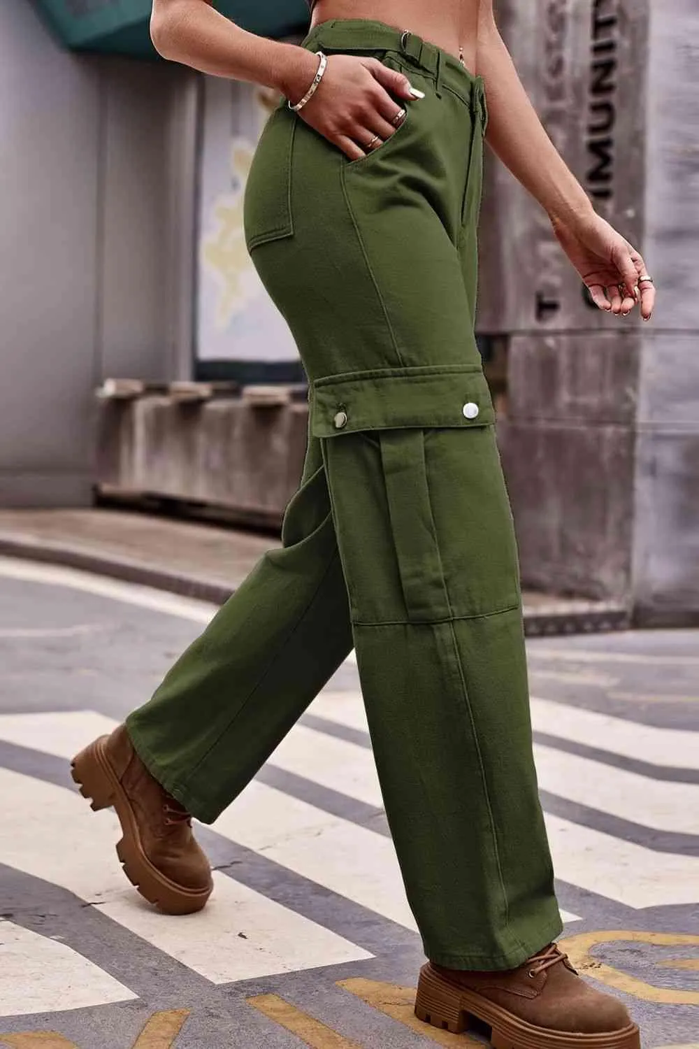 Relaxed Fit High Waist Cargo Jeans