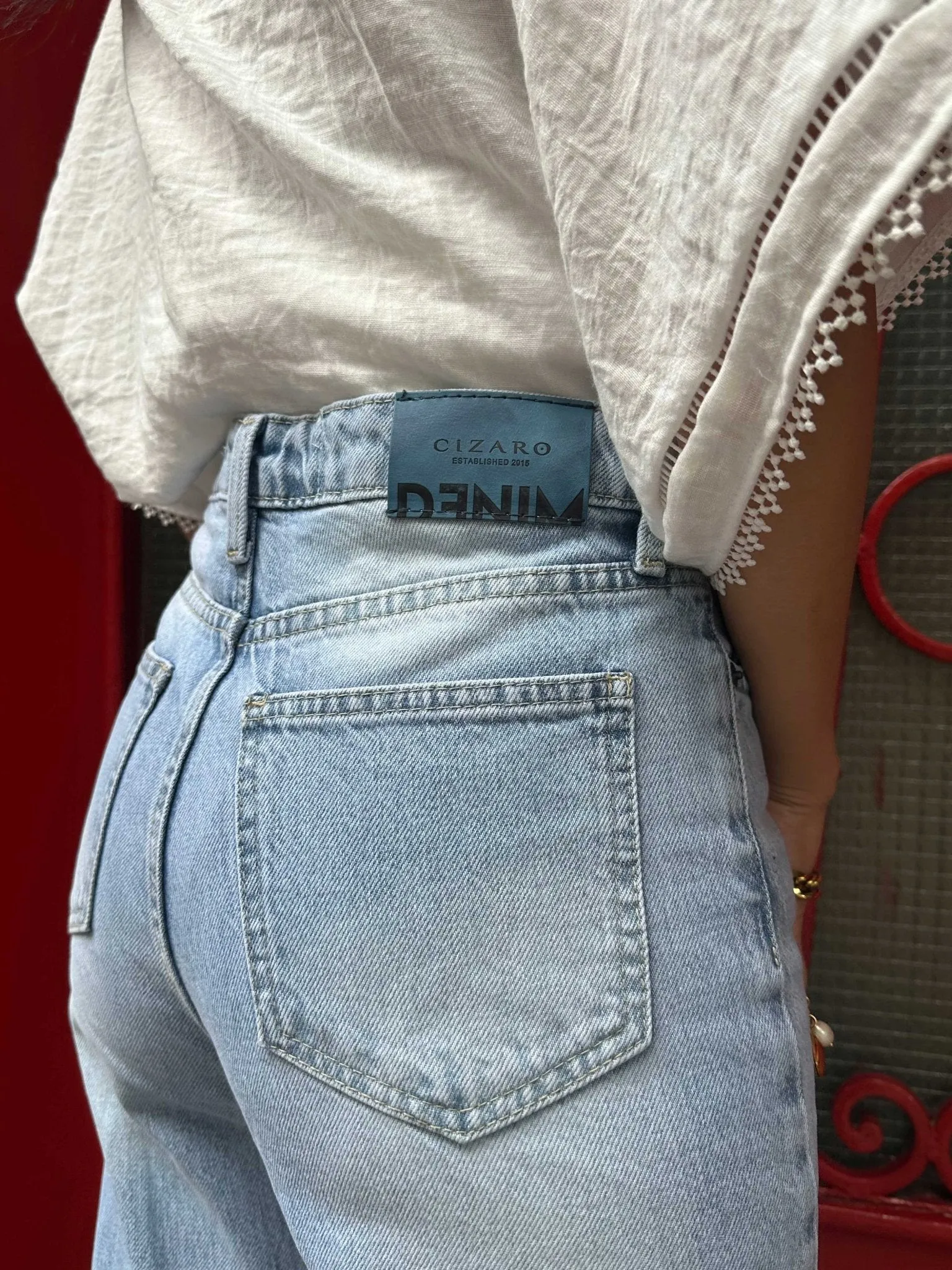 Straight-Leg - High-Waist Light Blue Jeans