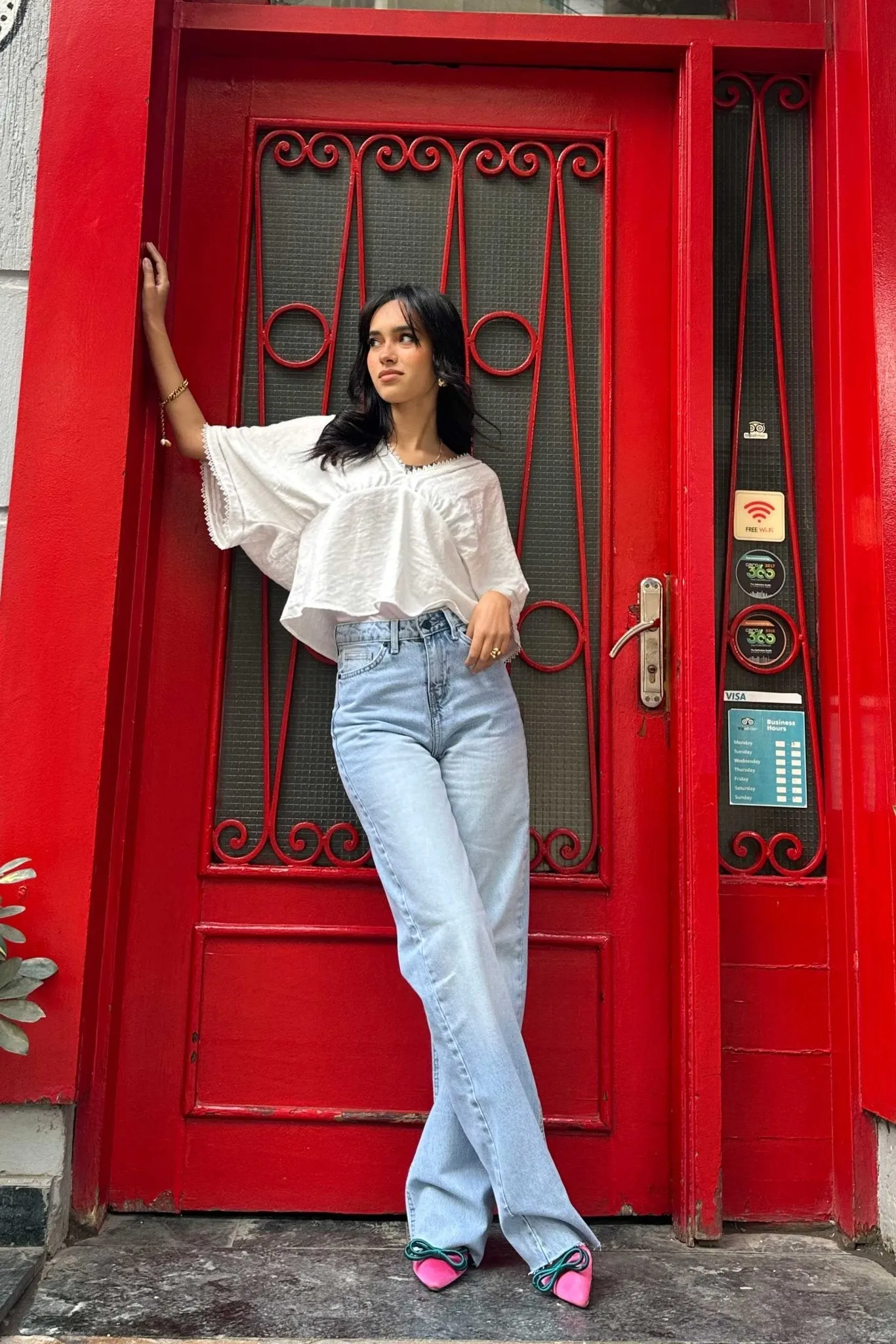 Straight-Leg - High-Waist Light Blue Jeans