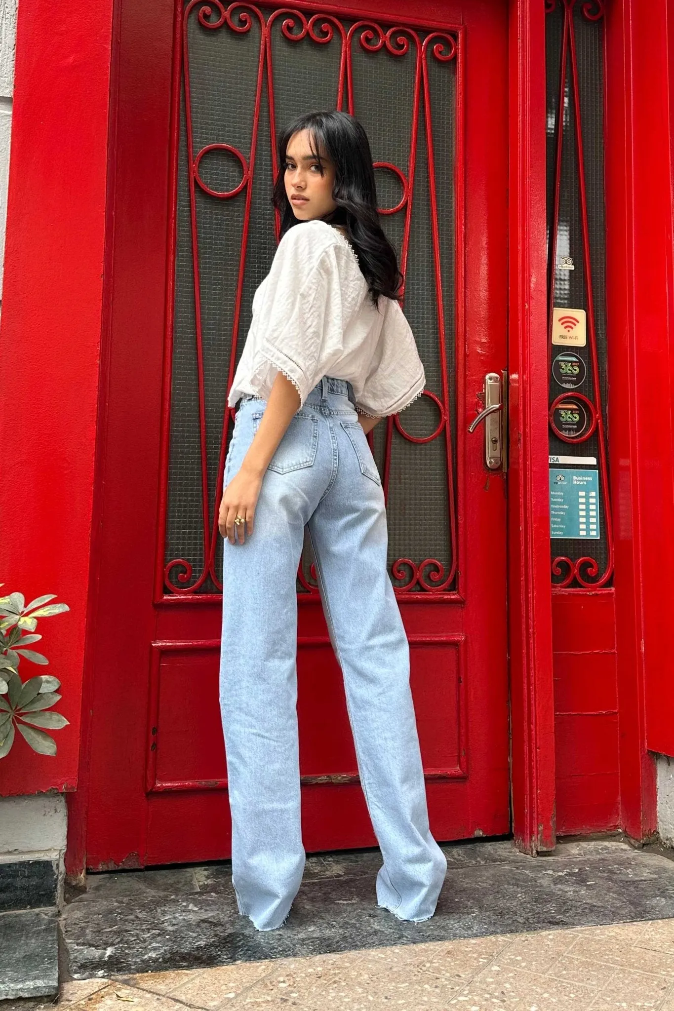Straight-Leg - High-Waist Light Blue Jeans